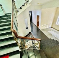 Cho Thuê Biệt Thự Sân Vườn 5 Tầng Mặt Tiền 30/4 Có Thang Máy