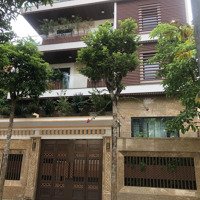 Cho Thuê Biệt Thự Tại Kđt Yên Hòa . Diện Tích: 170 M * 4 Tầng .Mặt Tiền: 10M . Nhà Đẹp , Sàn Gỗ
