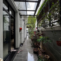 Biệt Thự Song Lập Greenbay. Hướng Cửa Chính Là Hướng Đông Bắc. Diện Tích Đất 150M2