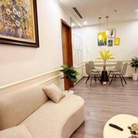 Bán Nhà Tập Thể Giảng Võ, Vũ Thạnh, 50M, 2 Ngủ, Đủ Công Năng, Ô Tô Vào Sân Nhà, Sân Để Xe Rộng
