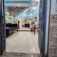 Nhà Xây Dựng Kiên Cố, Lắp Sẵn 2 Máy Lạnh Và Hệ Thống Nước Nóng Lạnh Năng Lượng Mặt Trời.