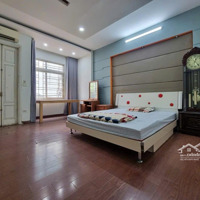 Phố Nguyễn Văn Huyên - Lô Góc - 7 Chỗ Vào Nhà, Gần Phố. 70M X 5T,Mặt Tiền5,2M. Nhượng 17,9 Tỷ