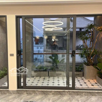 Nhà Mặt Đường Nguyễn Văn Cừ 8 Tầng Thang Máy Đẹp Lung Linh, Vị Trí Đắc Địa