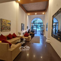 Bán Khách Sạn 9 Tầng Tặng Kèm 640M2 Đất Mặt Tiền 20M Khu Vip Tây Hồ
