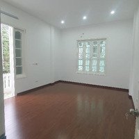 Hiếm - Chính Chủ Bán Căn Hộ Tập Thể Thái Thịnh Tầng 2Diện Tíchsử Dụng 60M2, 20M Ra Phố Chính, Ô Tô