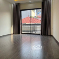 Siêu Phẩm Nguyễn Văn Cừ Nhà Đẹp 5 Tầng Ngõ Ô Tô Nhỉnh 10 Tỷ!