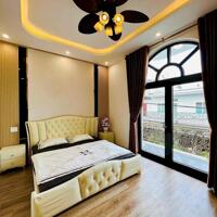 Cần bán siêu biệt thự mini 3 tầng MT Lê Văn Sĩ, giá chỉ nhỉnh 5 tỷ.