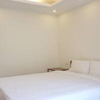 Cho thuê căn hộ 2PN, rộng 80m2 tại Hồ Ba Mẫu, Đống Đa, đủ đồ, ban công thoáng