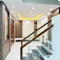 Ngôi Nhà Hiện Đại Sang Trọng Chào Xuân