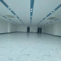 Cho Thuê Văn Phòng Tại Phố Phạm Văn Đồng Ngay Ngã Tư Hoàng Quốc Việt.diện Tích140M2 Giá Thuê 41. 5 Triệu/Sàn