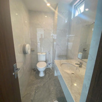 Cho Thuê Văn Phòng Tại Phố Phạm Văn Đồng Ngay Ngã Tư Hoàng Quốc Việt.diện Tích140M2 Giá Thuê 41. 5 Triệu/Sàn
