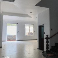 Cần Cho Thuê Biệt Thự Kdc Him Lam 6A- Ts.diện Tích160M, 3 Lầu, Nhà Đẹp,Thoáng Giá 35 Triệu/Th Liên Hệ: 0901023479