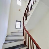 Bán nhà 5 tầng cạnh UBND huyện Hoài Đức. Căn góc, ngõ thoáng, Ôtô qua nhà. Lh 0912 65 1992