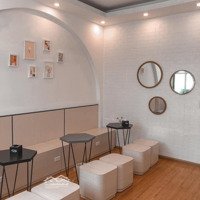 Cho Thuê Nhà Mặt Phố Giảng Võ, Diện Tích 90M, Mặt Tiền 8M, Vị Trí Đắc Địa, Giá Thuê 70 Triệu/Tháng