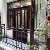Cho Thuê Nhà Phố Đào Tấn, Ba Đình (Đồ Cơ Bản) 35M2 Vị Trí: Khu Trung Tâm, Gần Chợ, Trường Học