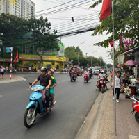 Bán Nhà Cấp 4, Ngay Chợ Dĩ An, 100M2. Hẻm Ba Gác, Giá 2Toi3. Sổ Hồng Riêng. Công Chứng Ngay.