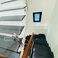 Cho Thuê Nhà Cấp 4 Giang Biên, Long Biên, Hà Nội
Diện Tích 40M2. Có Gác Xép Điện Nước Đầy Đủ