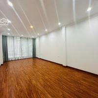 Hiếm: Phạm Văn Đồng - 6,X Tỷ 5 Tầng, Thang Máy - Ô Tô Đỗ Cổng, Ngõ Thông - Sổ Đẹp, Vị Trí Đẹp
