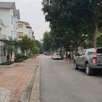 Bán Gấp Biệt Thự Vị Trí Đắc Địa Rẻ Nhất Hà Nội, 248,5M, 3 Tầng, Mặt Hồ, Đường 30M, 34,7 Tỷ