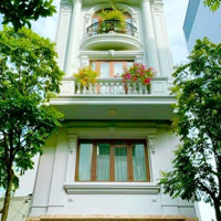 Bán Nhà Vip Trường Chinh Đống Đa - Ngõ Rộng Thông, Oto Tránh - Dân Xây Ở Sướng 90M2X5T/5.5Mmặt Tiền12Tỷ