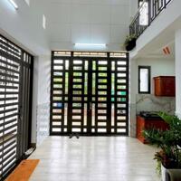 Nhà đẹp có phòng ngủ tầng trệt, giáp với KDC Cán bộ Trường đại học Cần Thơ
