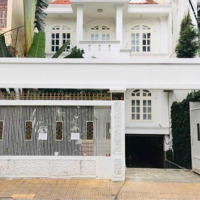 Cho Thuêmặt Tiềntrần Nhật Duật, Góc Đặng Dung, Quận 1.Diện Tích10X20, Hầm3L, Giá 90 Triệu
