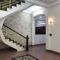 Cho Thuê Nhà 45M2X4 Tầng Tại Hoàng Quốc Việt, Ô Tô Cách Nhà 15M. 15 Triệu