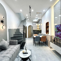 Nhà Đẹp Giáp Q1, Đối Diện City Garden, P19, Bình Thạnh - 34M2 - 3 Phòng Ngủ- Full Nội Thất - 5.45 Tỷ.