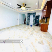 Hộ Khẩu Phường Gia Thuỵ 56M X6 Tầng Thang Máy Sát Phố Chỉ Hơn 9 Tỷ