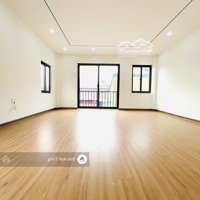 Hộ Khẩu Phường Gia Thuỵ 56M X6 Tầng Thang Máy Sát Phố Chỉ Hơn 9 Tỷ