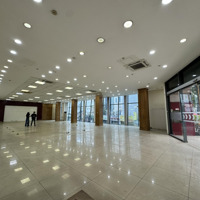Cho Thuê 500M2 Lạc Long Quân - View Hồ Tây Làm Showroom - Gym - Bi.a - Game