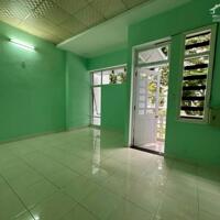 Cho thuê nhà MT đường 30m An Dương Vương, Mỹ An gần sông, nhà rộng 5 phòng, 110m2