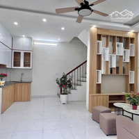 Nhà Bát Khối 35M Xây 5 Tầng Ngay Hồ Oto Đỗ Ngày Đêm 4,5 Tỷ.