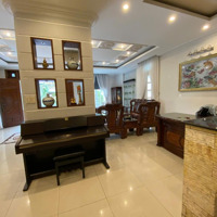 Bán Nhà Biệt Thự Mặt Tiền Quận 11,Cư Xá Lữ Gia, Có Gara Riêng Đậu 2 Xe Hơi 16 Chỗ,Xem Sổ 0902771723