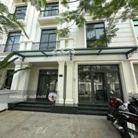 Cho Thuê Sàn Tầng Trệt Và Tầng 1 Tại Biệt Thự Vinhomes Grand Park ,Giá Thuê Cực Tốt Chỉ 15 Triệu/Tháng