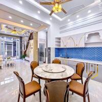 Nhà 1 trệt 2 lầu cặp bên bệnh viện Đa Khoa Trung Ương