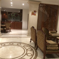 Cho Thuê Biệt Thự Cửu Long, Phường 2( Sân Bay). Dt: 9X18M_ 3 Lầu_ Gara Ô Tô. Giá 48 Triệu/ Tháng