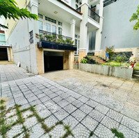 Cho Thuê Biệt Thự Sân Vườn 30 Tháng 4 , Dtsd 1000M2 , Thang Máy , 14 Phòng , Gọi Văn Phú