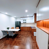 Em Cần Bán 3 Ngủ Nhà Đẹp, View Sông Hồng Cầu Vĩnh Tuy, Nội Thất Mới Đẹp. Liên Hệ: 0968 602 202