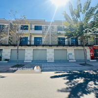 Hàng Ngộp Shophouse Suncasa Central 5X20 Ngay Khu Công Viên 5,2Ha Cách Tpm Bình Dương 8Km Chỉ 3,2Ty