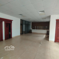 Cho Thuê Nhà Mặt Phố Láng Hạ, Đống Đa. Giá Thuê: 75 Triệu, Mặt Tiền: 10M