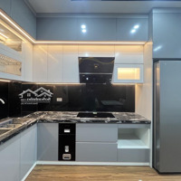 Bán Nhà Nguyễn Văn Cừ 6 Tầng Thang Máy, Ngõ Thông Ô Tô Vf5 Chạy Qua