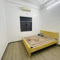 Bán gấp nhà phân lô Trần Quốc Hoàn 40m2, 4t, ô tô tránh, dừng đỗ, kinh doanh