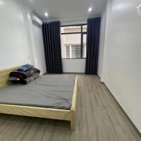 Bán gấp nhà phân lô Trần Quốc Hoàn 40m2, 4t, ô tô tránh, dừng đỗ, kinh doanh