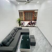 Bán gấp nhà phân lô Trần Quốc Hoàn 40m2, 4t, ô tô tránh, dừng đỗ, kinh doanh