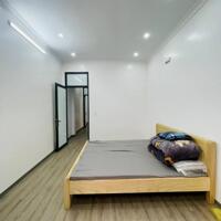 Bán gấp nhà phân lô Trần Quốc Hoàn 40m2, 4t, ô tô tránh, dừng đỗ, kinh doanh