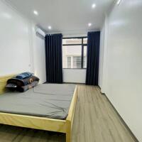 Bán gấp nhà phân lô Trần Quốc Hoàn 40m2, 4t, ô tô tránh, dừng đỗ, kinh doanh