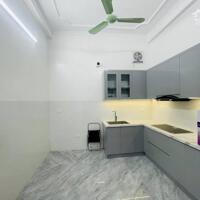 Bán gấp nhà phân lô Trần Quốc Hoàn 40m2, 4t, ô tô tránh, dừng đỗ, kinh doanh