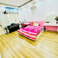 Nhỉnh 8 Tỷ Có Nhà Cầu Giấy 40/45M Xây 5 Tầng, Mặt Tiền 4.5M. Dân Xây Chắc Chắn, Ngõ Thông Trải Nhựa