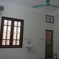 Cho Thuê Căn Hộ 2 Phòng Ngủ 1Vs, 40M2 Tại Tầng 6, 49A Hàng Bún, Ba Đình, Hà Nội, 6 Triệu
